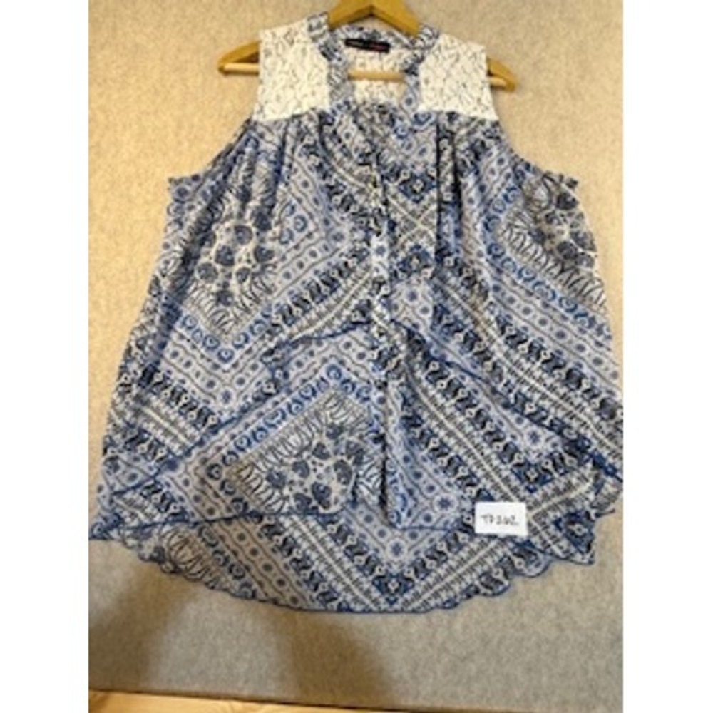 Heartsoul Plus Womens 2X Blue White Paisley Bandana Lace‎ Trim Sleeveless Blouse